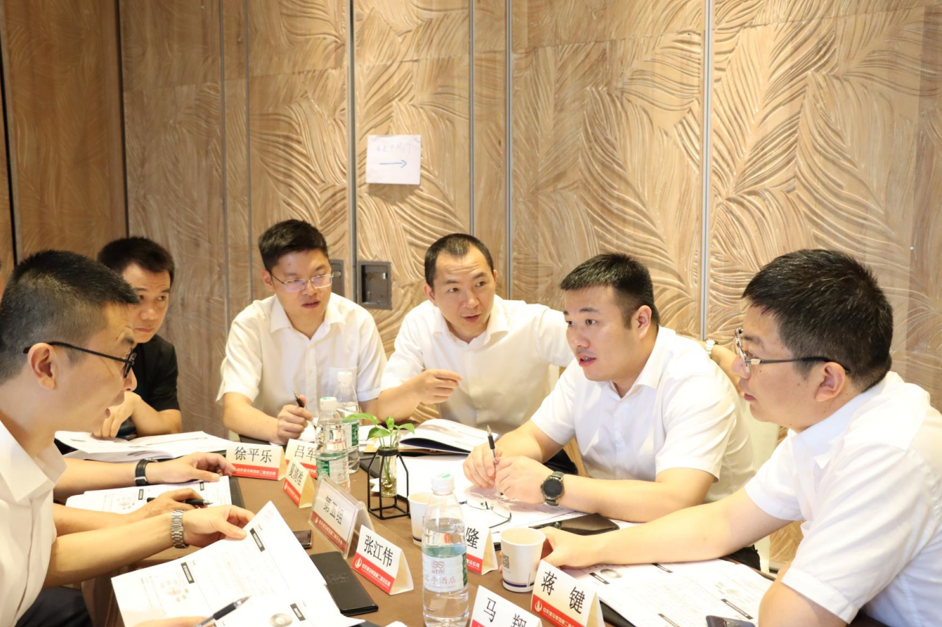 2021年6月25日-26日，EBpay二建组织开展了2021年中高层主管执行力培训。本次培训特邀清华、北大、上海交大总裁班讲师，中国企业家协会特聘高级讲师许晋老师进行授课。